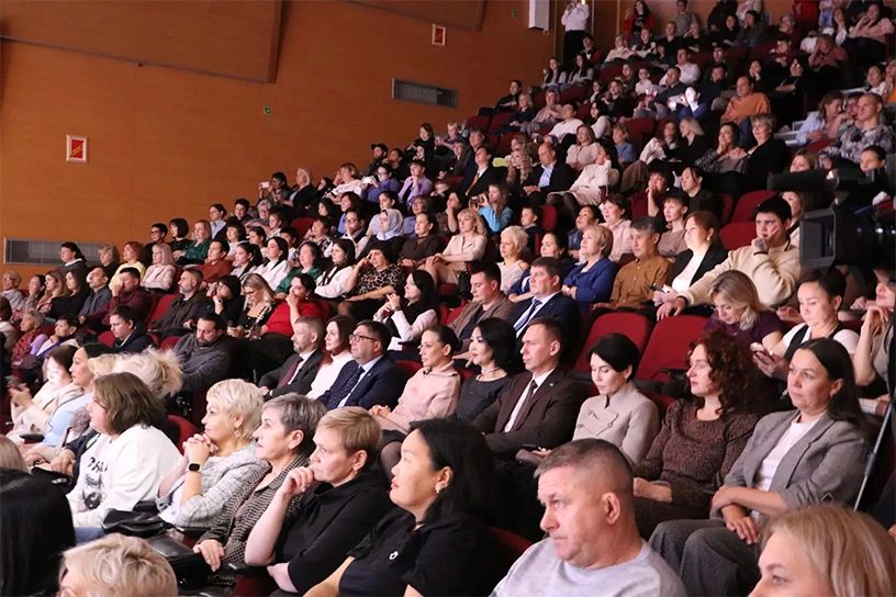 Педагогов в округе отметили ко Дню учителя, сообщает ИА "Чукотка" Педагогов в округе отметили ко Дню учителя, сообщает ИА "Чукотка"