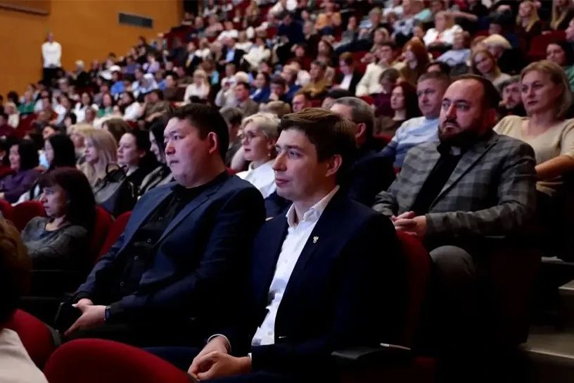 Педагогов в округе отметили ко Дню учителя, сообщает ИА "Чукотка" Педагогов в округе отметили ко Дню учителя, сообщает ИА "Чукотка"