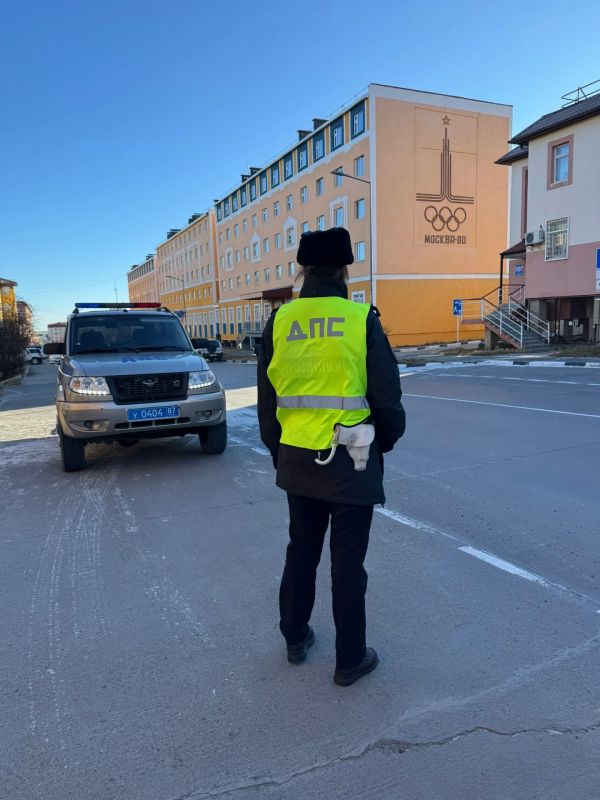 В Анадыре Госавтоинспекторы провели профилактические беседы с водителями В Анадыре Госавтоинспекторы провели профилактические беседы с водителями