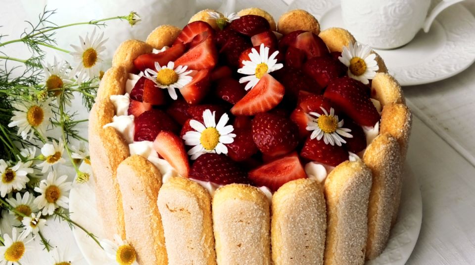Летний соблазн: клубничный торт без выпечки — быстро и вкусно