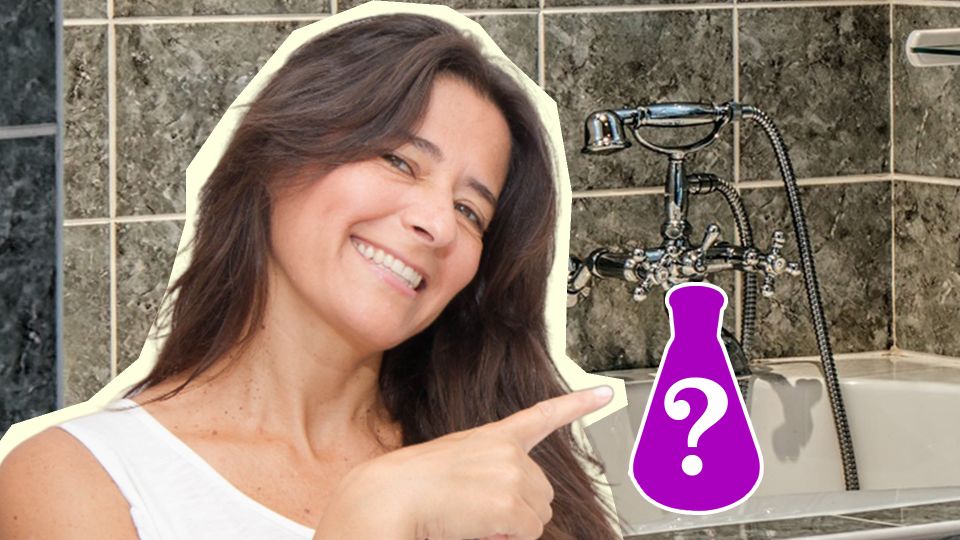 Известковый налет на душевом шланге растворится на глазах: поможет дешевое средство