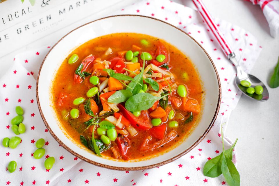 Осеннее вдохновение: приготовим овощной суп «Легенды осени» с орзо и эдамаме