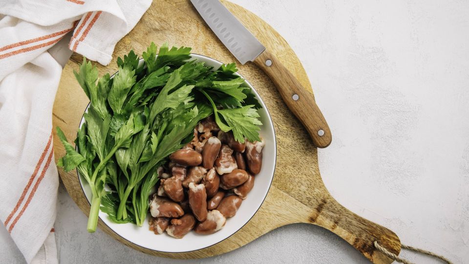 Внимание на цвет: свежие куриные сердечки должны быть только такого оттенка