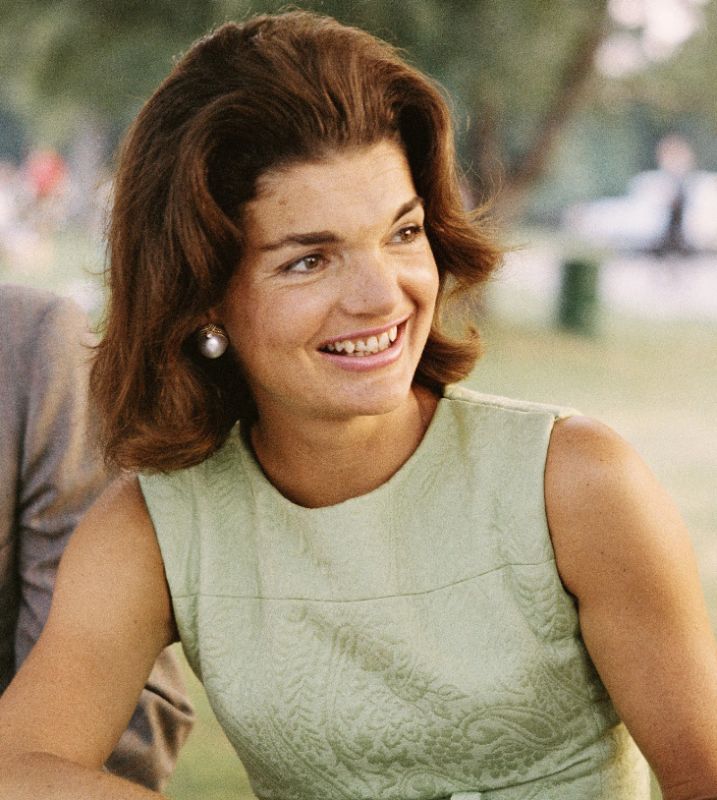 Темные очки Жаклин Кеннеди: элегантность или маска?