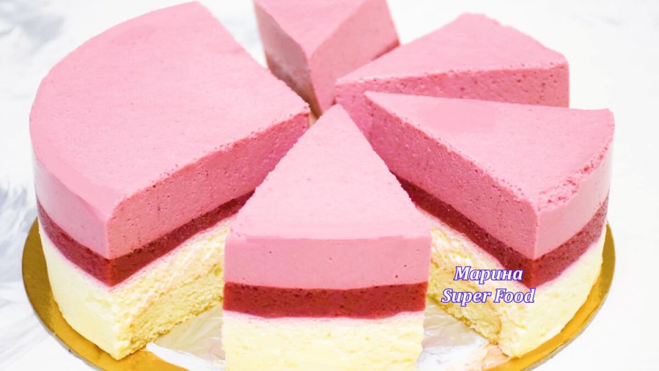 Клубничное наслаждение: как приготовить воздушный торт со сливками