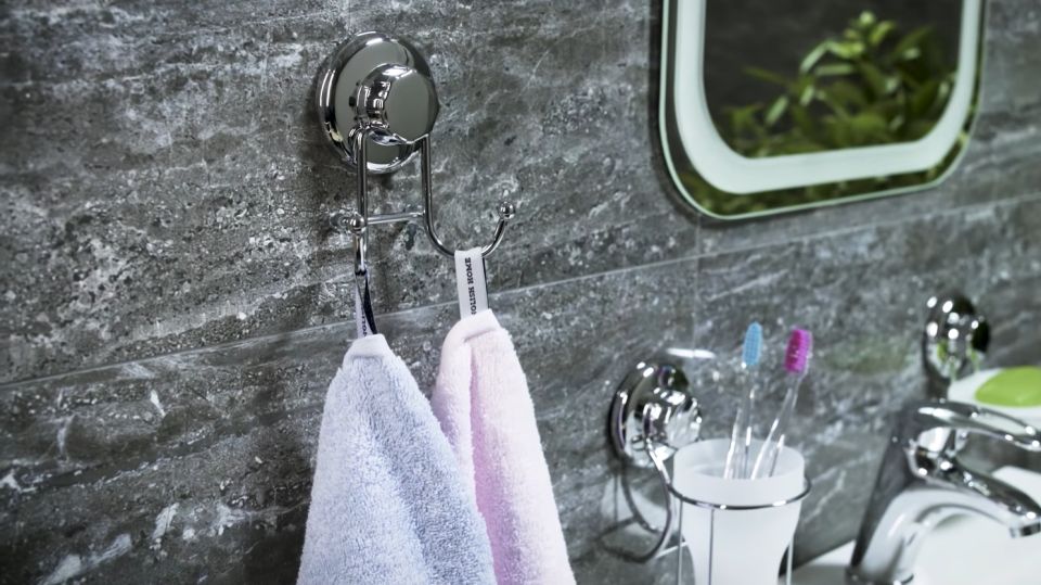 Так самоклеящиеся крючки точно не отвалятся: вот что нужно сделать для крепкого сцепления