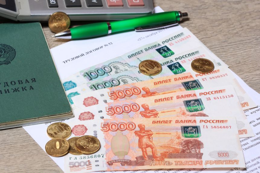 Работник выиграл суд у работодателя из-за ошибки в трудовом договоре и получил 350 000 рублей