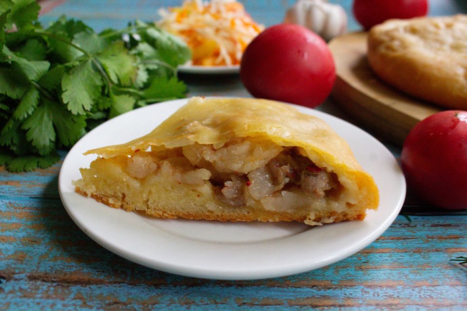 Кубдари с нежной свининой в духовке