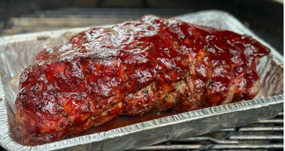 Запечённая свиная шея с черешней помогает сохранить сочность и вкус