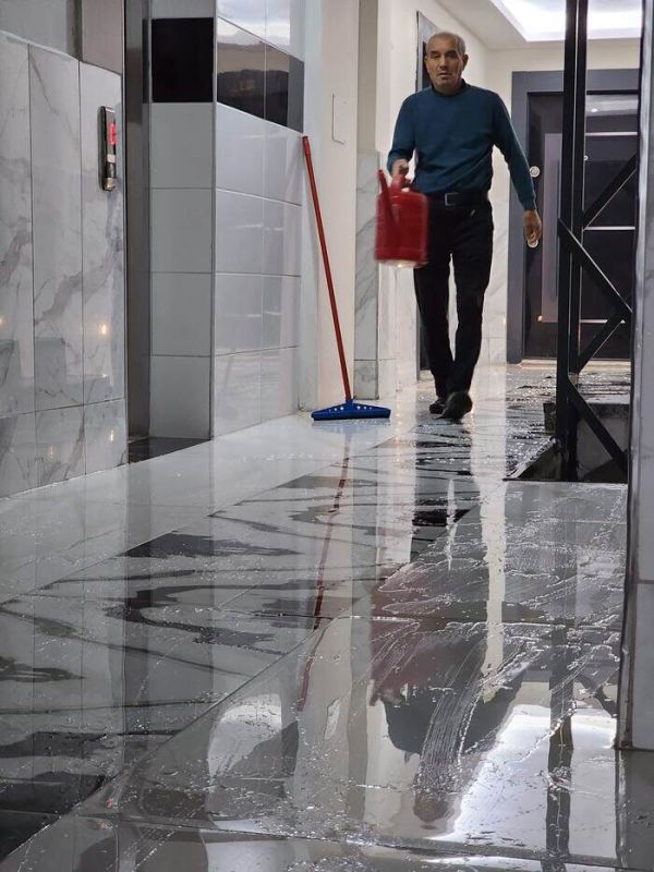 Чистота без усилий: Как просто поддерживать идеальные стекла с помощью сгонки