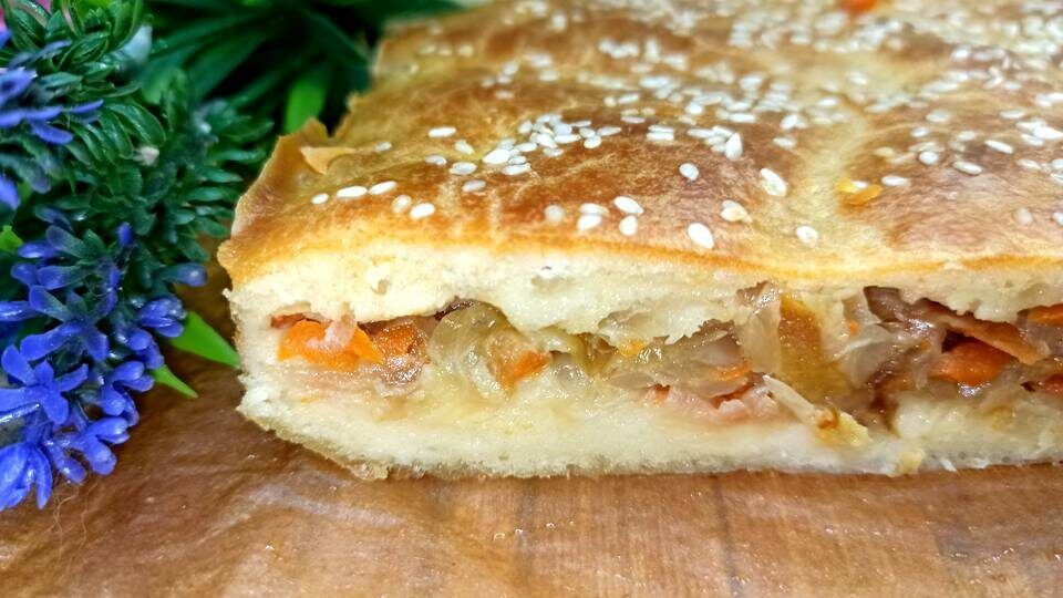 Пирог с капустой на кефире: уютный рецепт для домашнего вечера